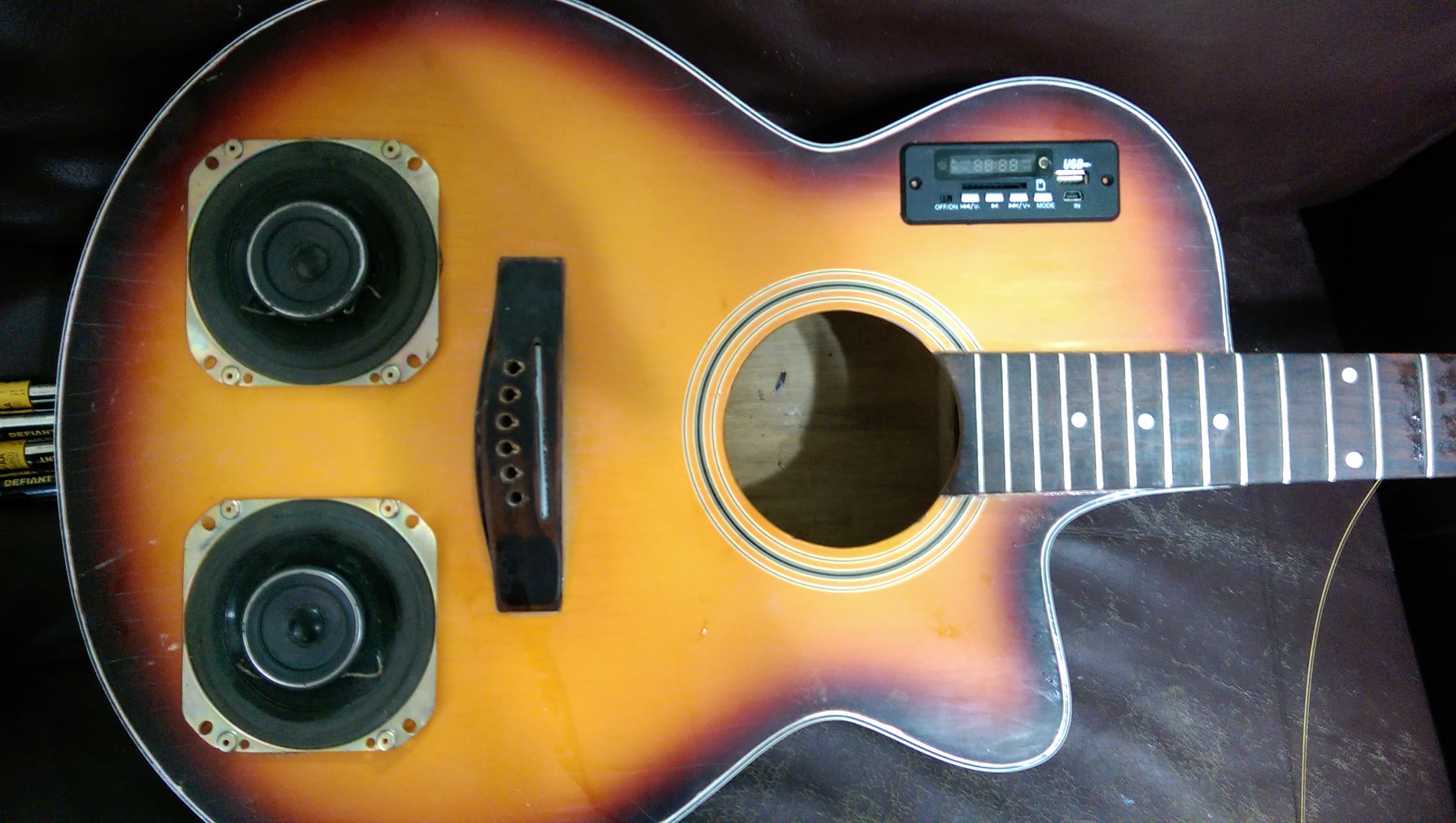 Wireless Bluetooth guitar speaker