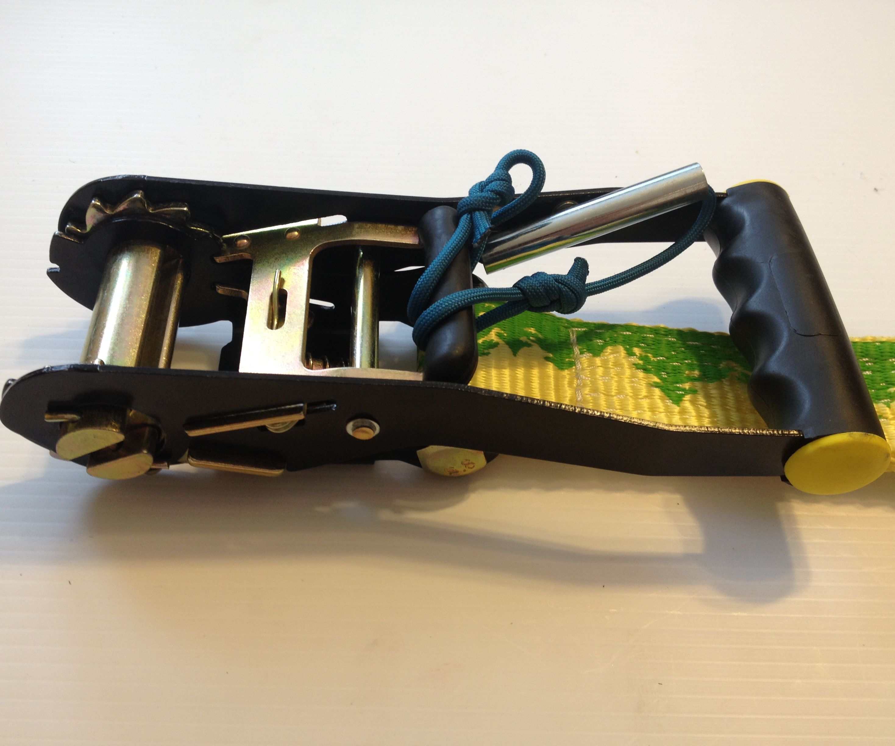 Magnetic Paracord Ratchet Release Assistant for Slackline Setups