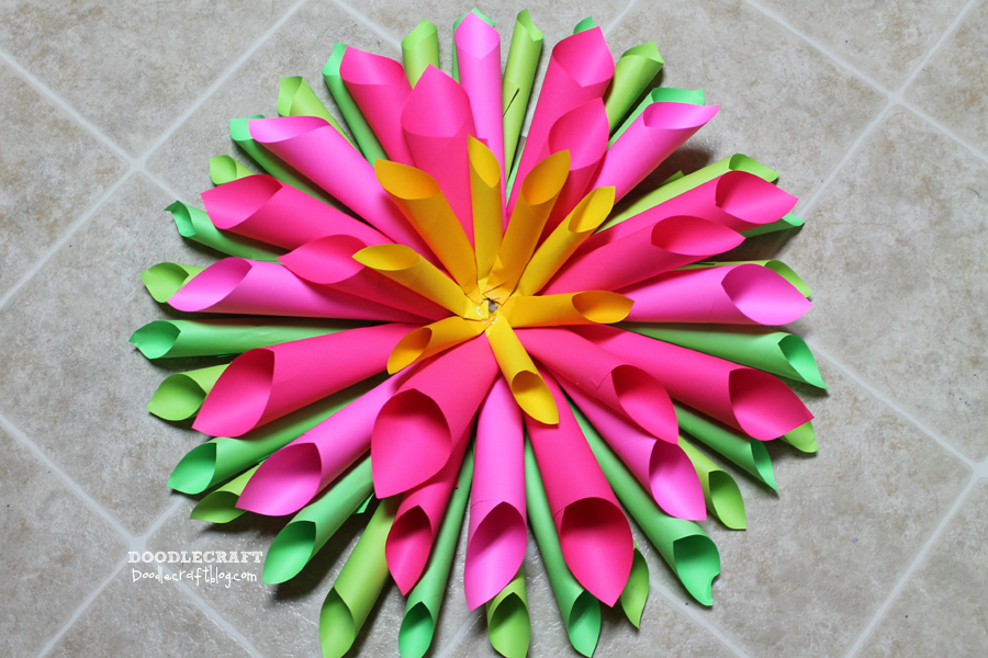 Rolled Astrobrights paper dahlia flower wreath easy hot glue crafts craft project spring colorize (19).JPG