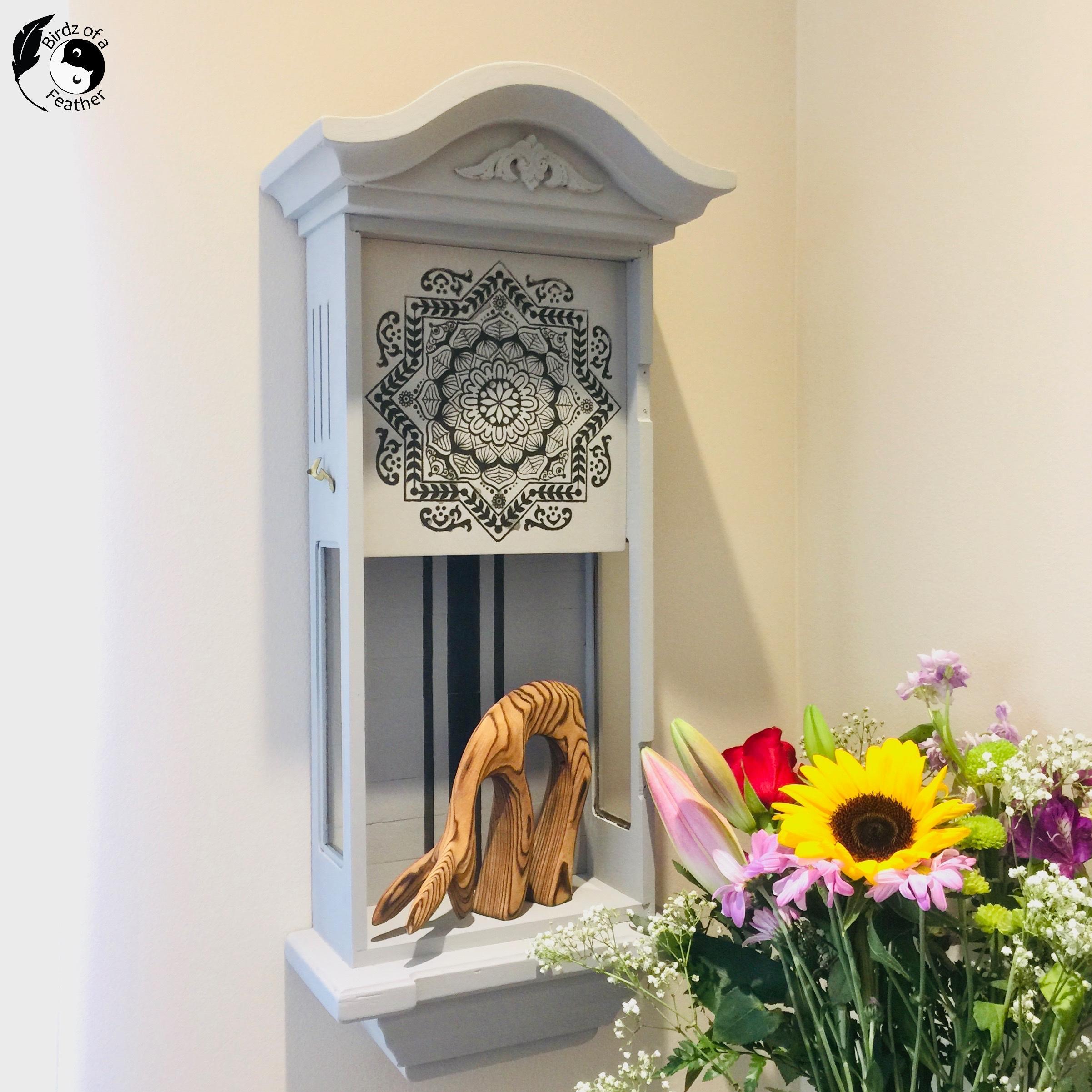 How to Use a Silk Screen Stencil With Chalk Paint