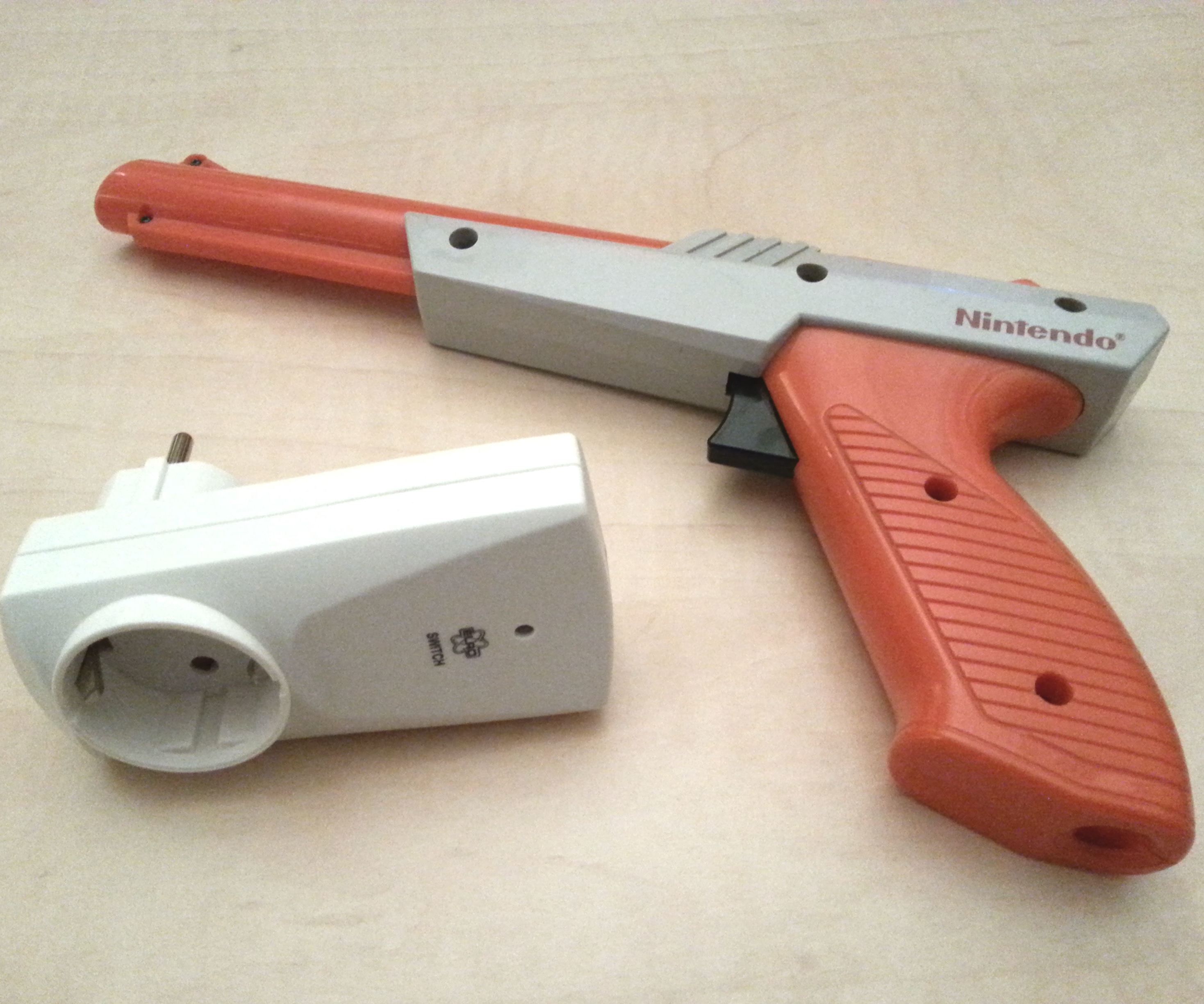 Shoot the Lights With a NES Zapper (RF 433MHz)