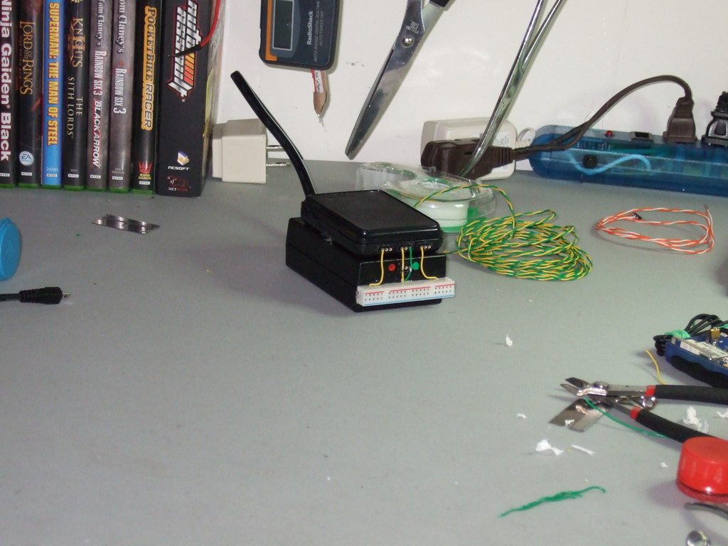 Small-scale benchtop power supply