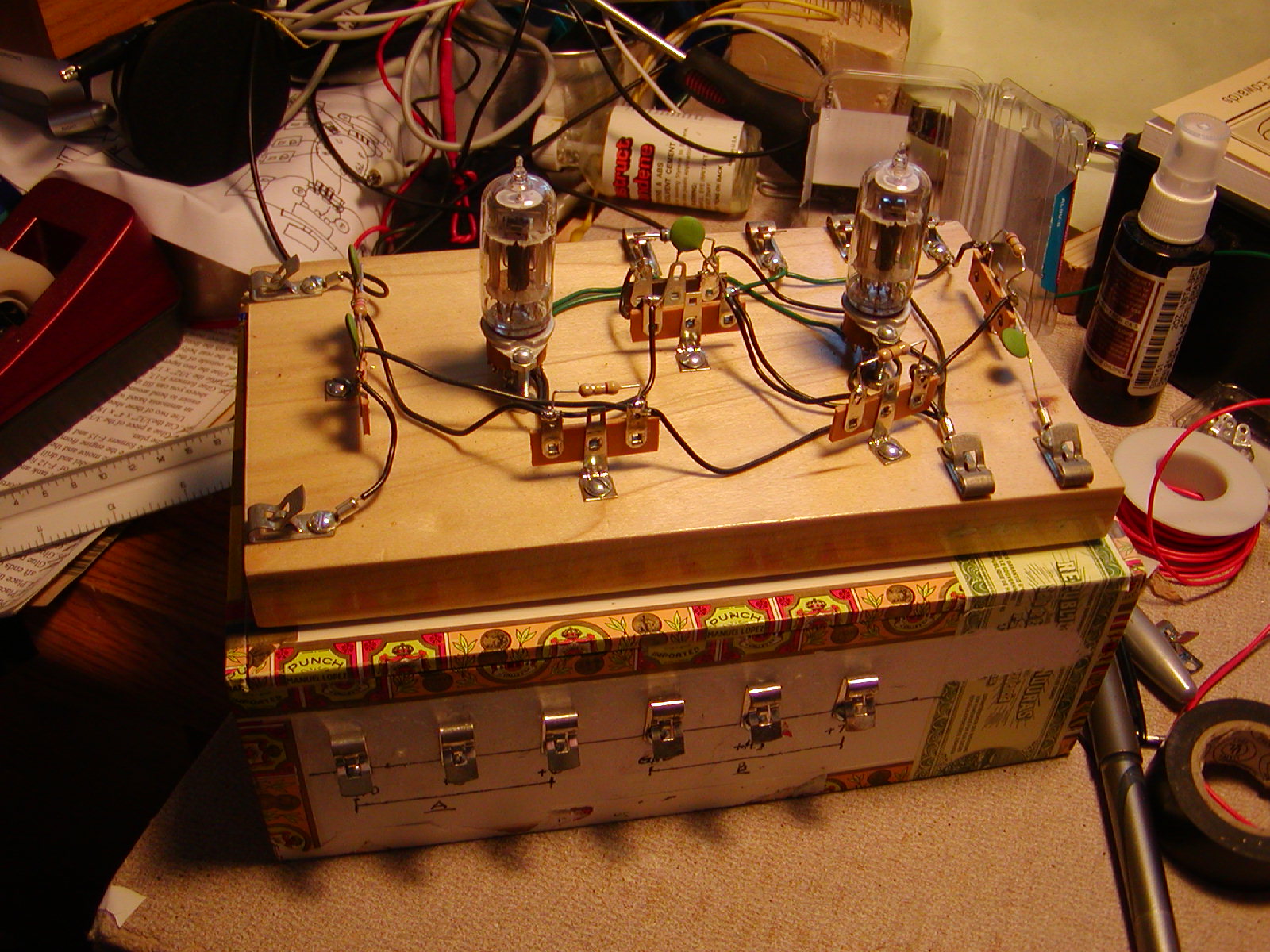 Build a Cigar Box Battery Box for Tube Radios