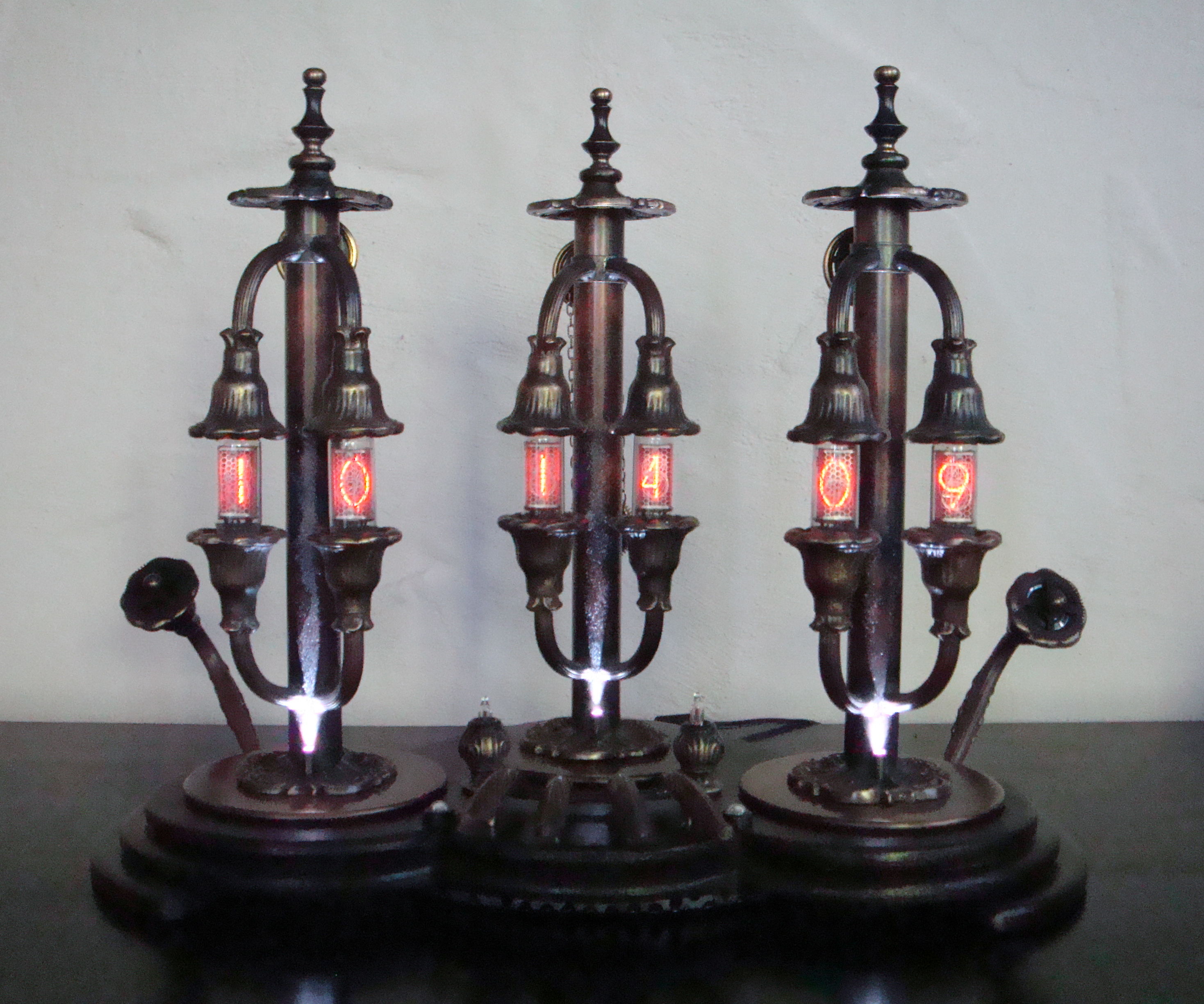 The Pillars of Time - A Steampunk Nixie Clock 
