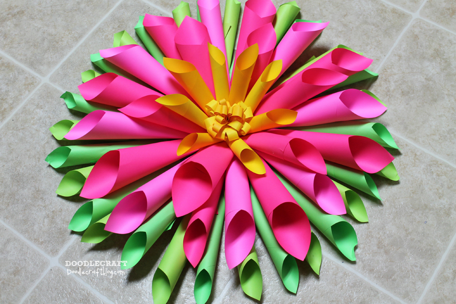 Rolled Astrobrights paper dahlia flower wreath easy hot glue crafts craft project spring colorize (18).JPG