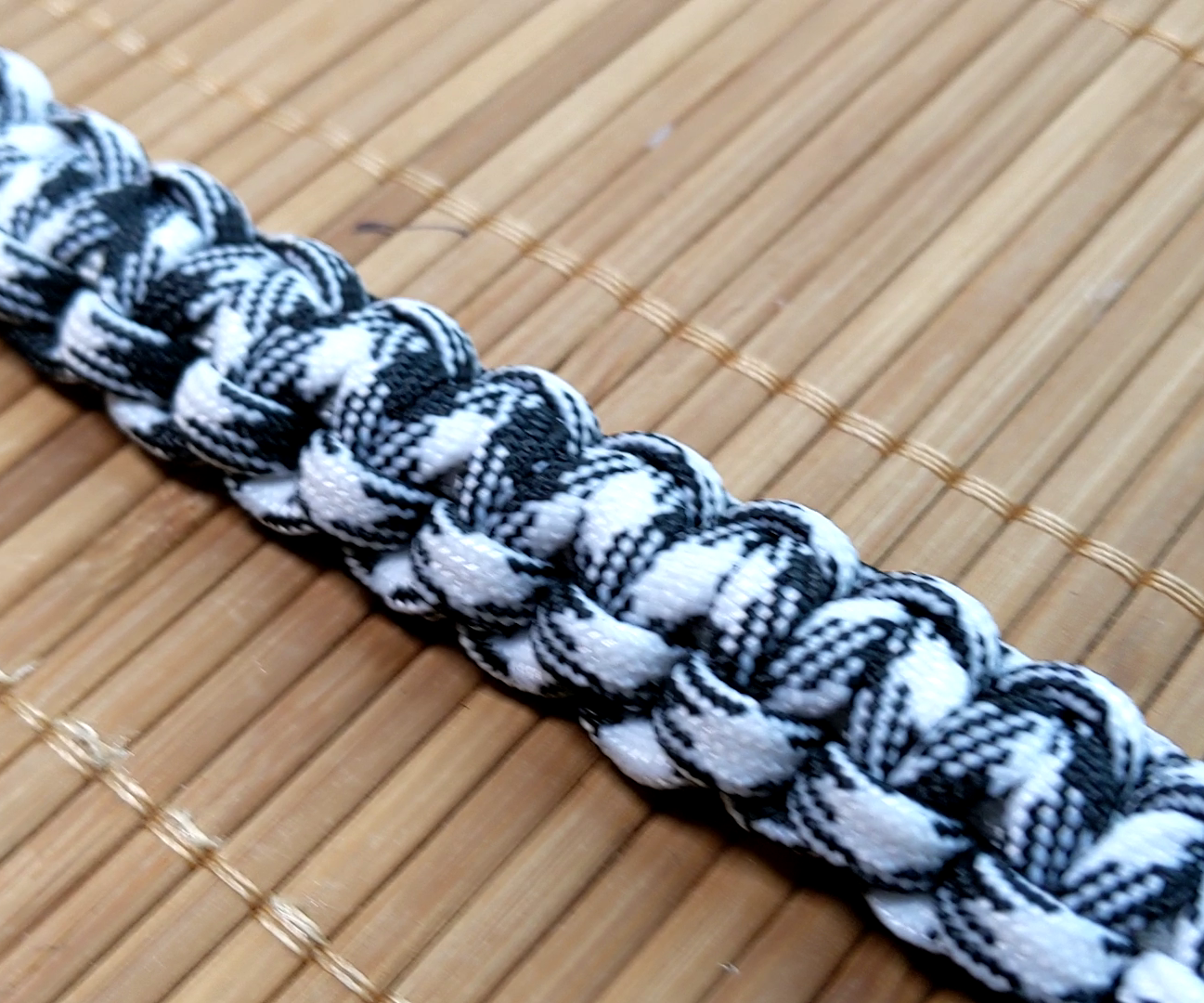 Paracord Bracelets With a Cardboard Loom