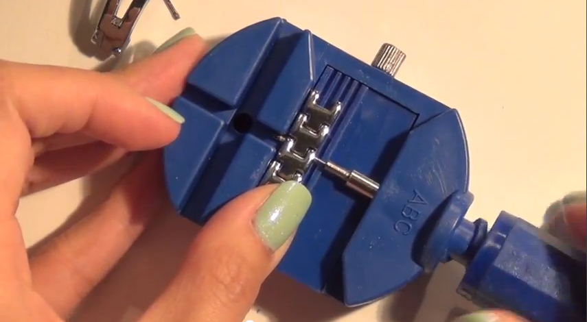 How to resize a watch using watch link remover