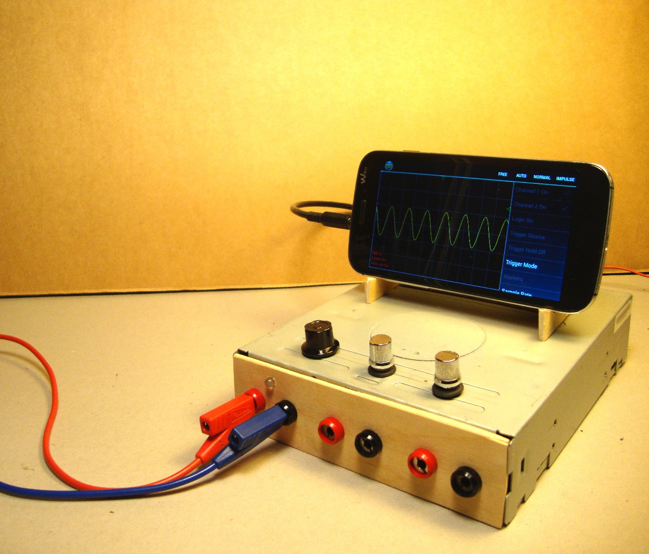 OscilloPhone: Use Your Smartphone As an Oscilloscope / Signal Generator 