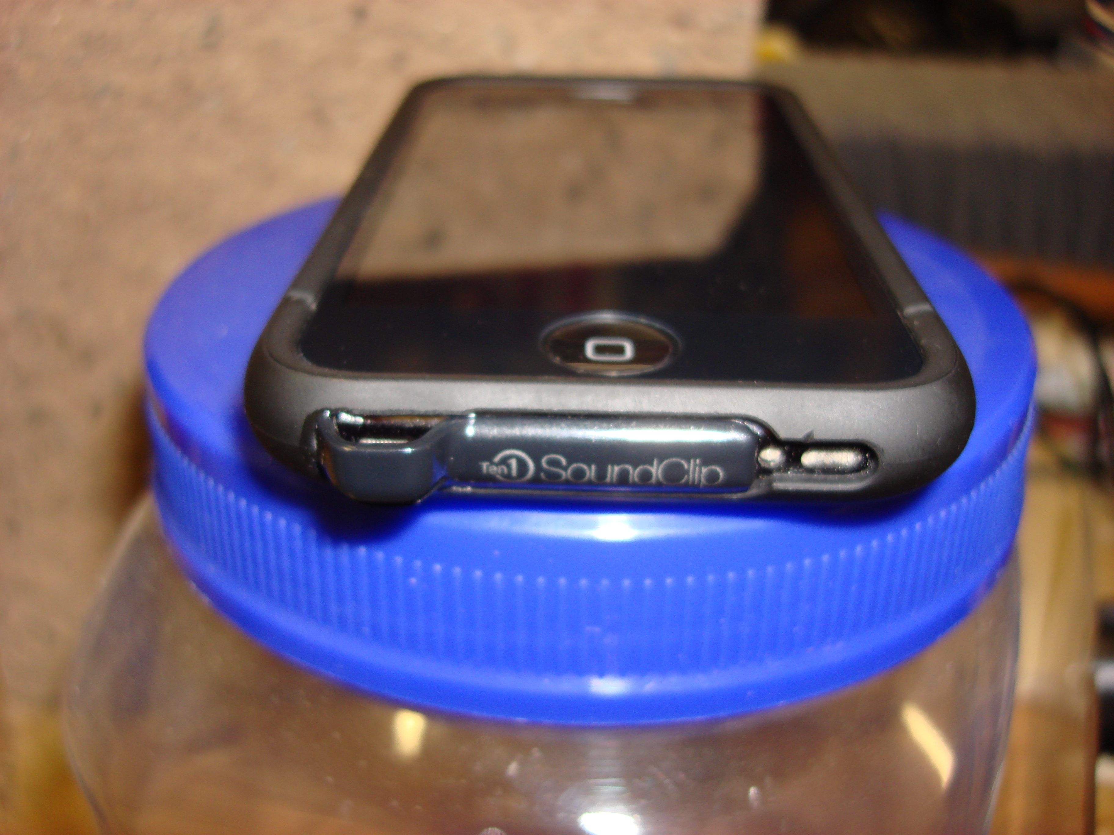 How To Attach A SoundClip To Your iPhone 3G Case