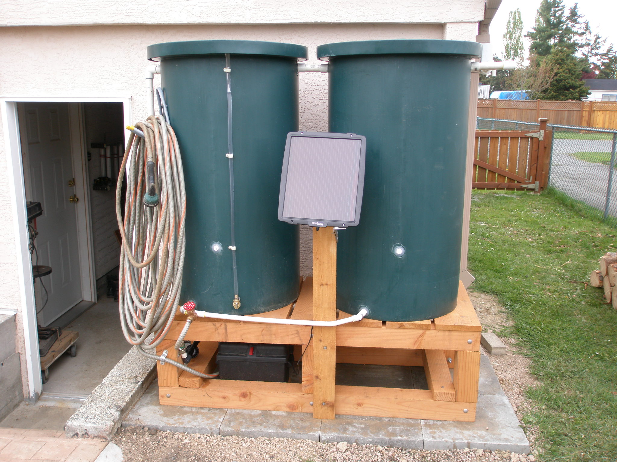 Green Solar Powered Water Barrel