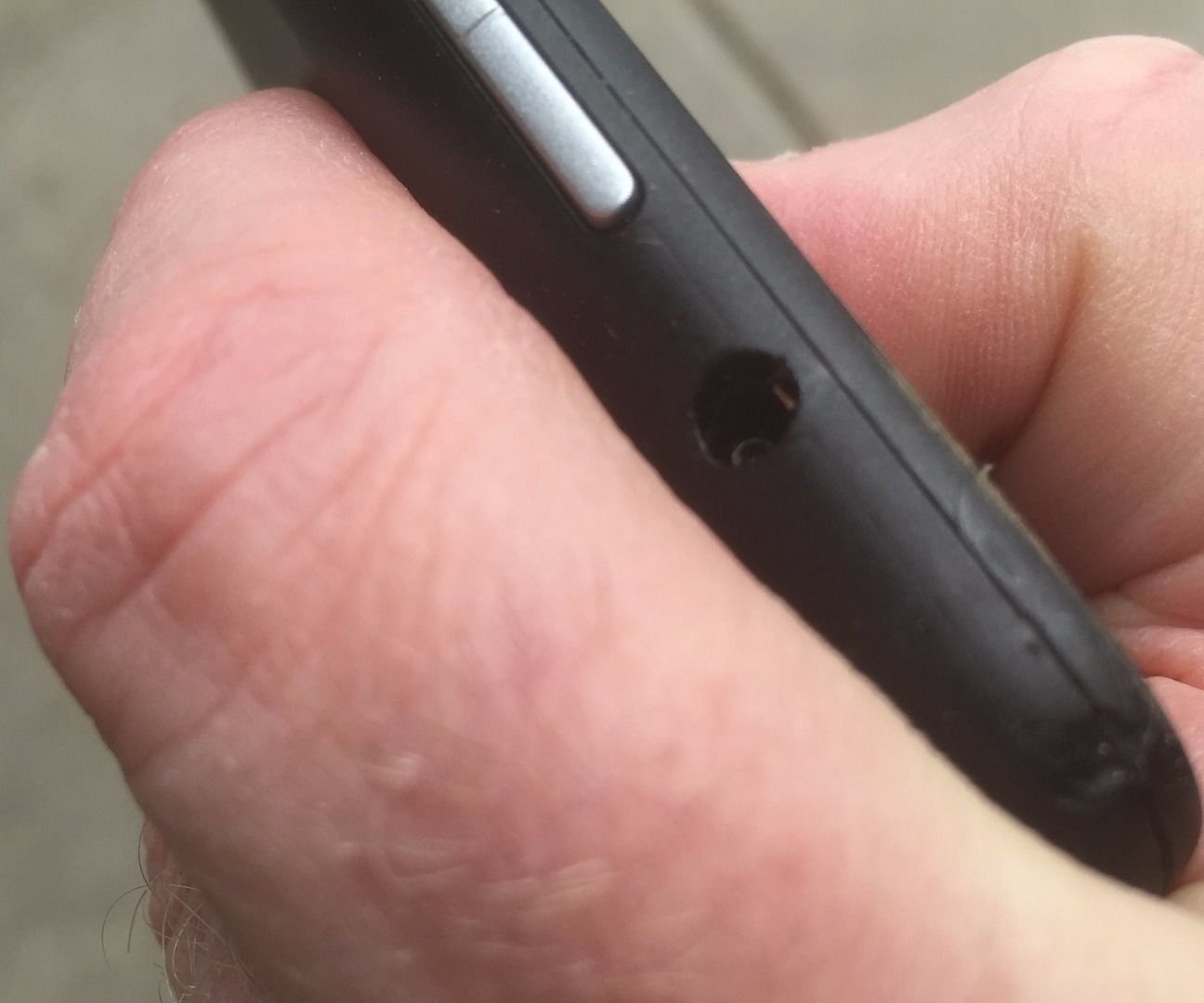 Remove Broken Stereo Jack From Kindle