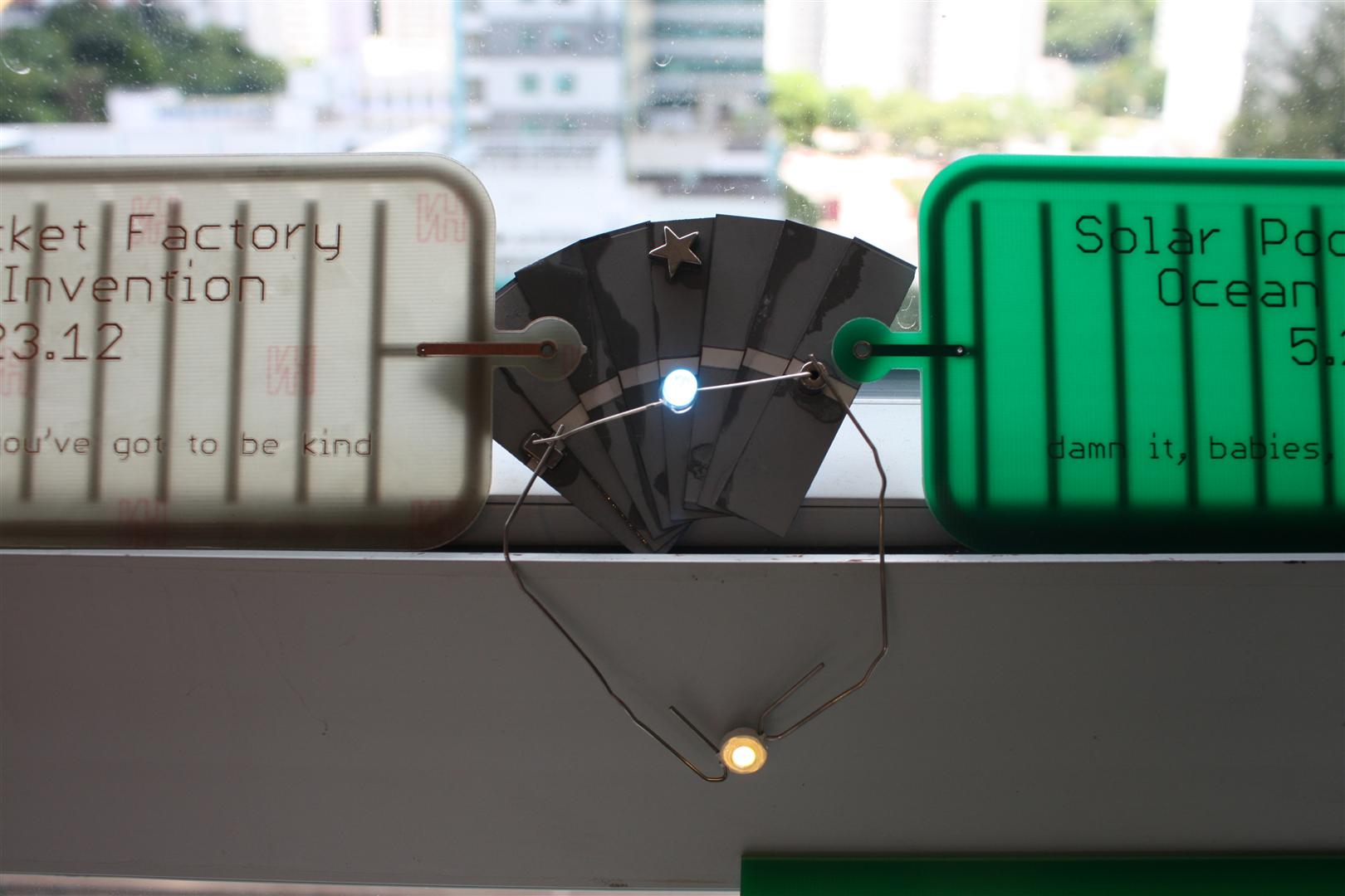 SPF DIY: the Fanned Light : A Solar Light from Scratch in 10 Minutes Flat