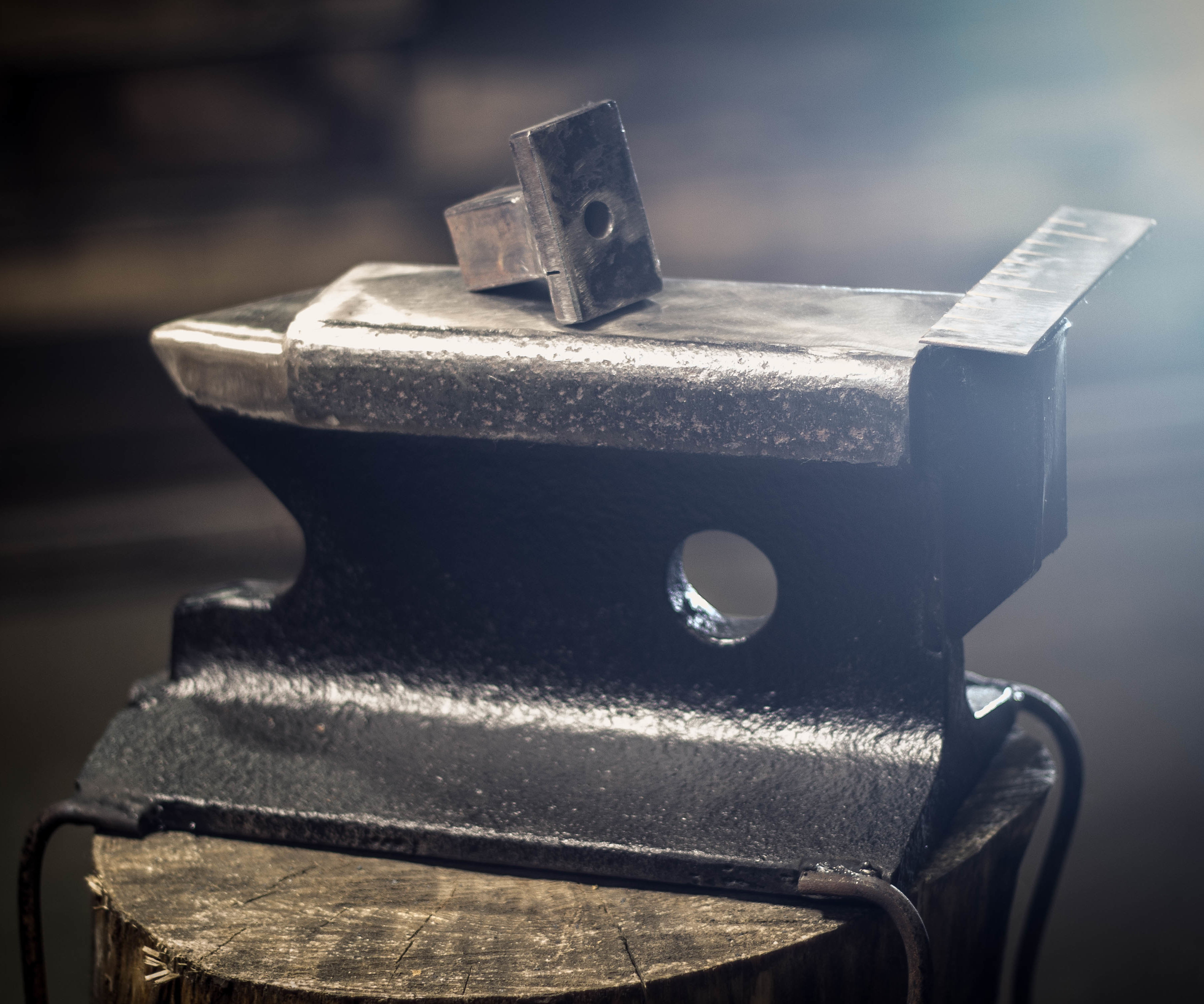 How to Make an Anvil Out of Railroad Track 