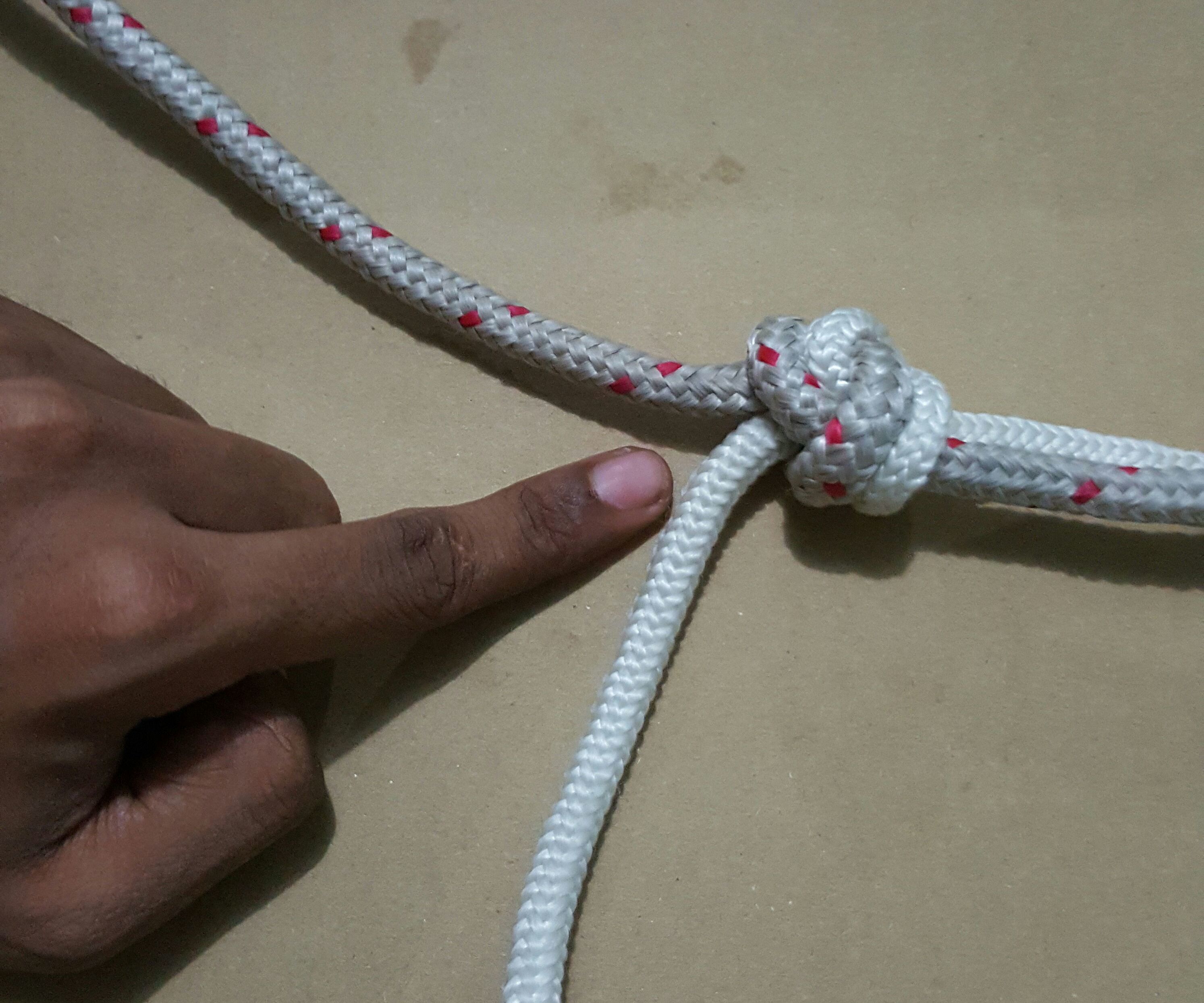Nudo flat overhand