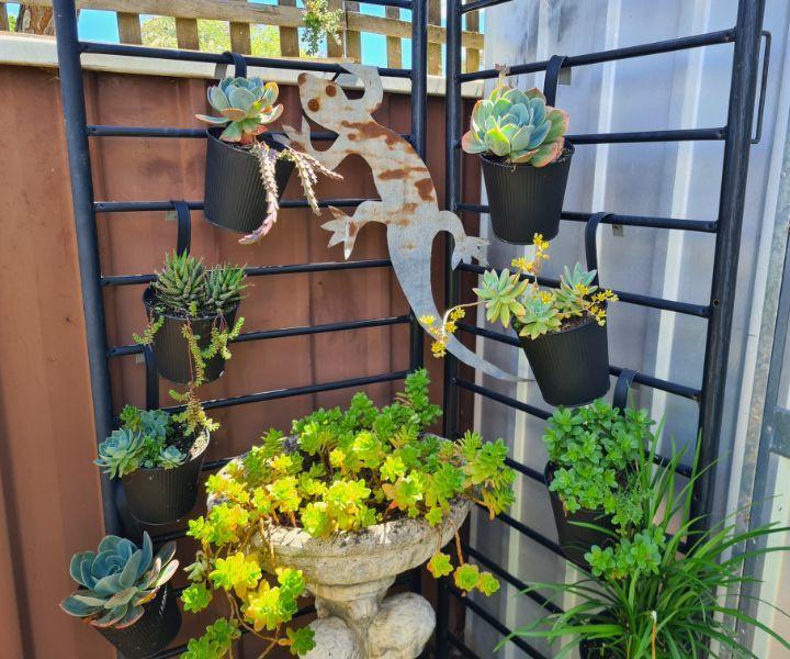 Futon Plant Stand