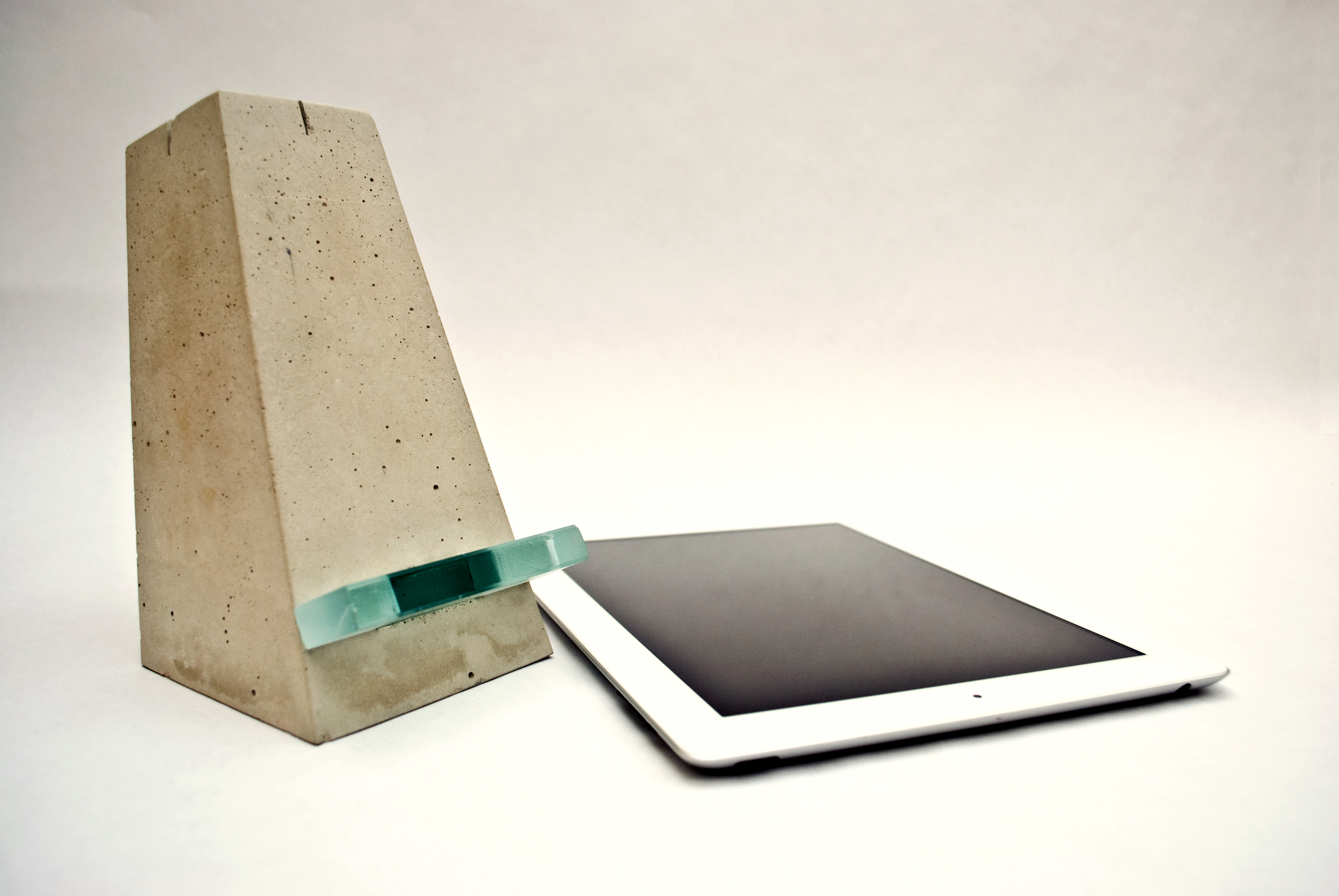 DIY CONCRETE :: Concrete IPad Stand