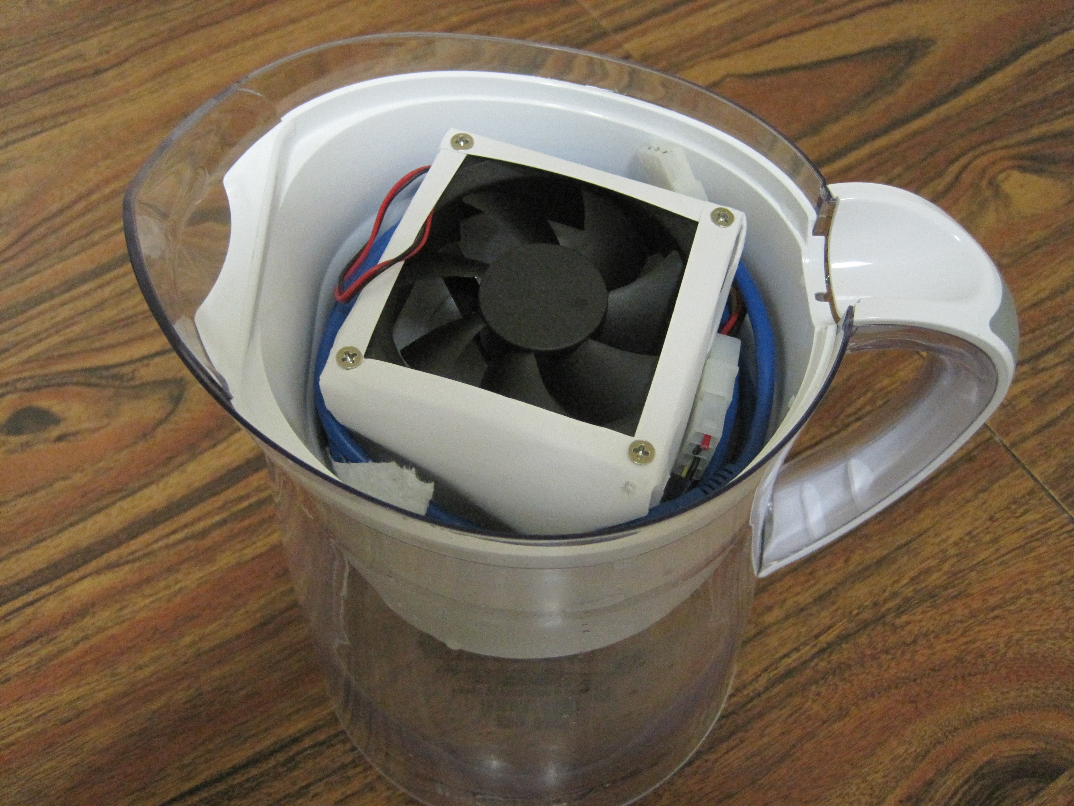 Build a Discreet USB Air Conditioner with a Brita Pitcher