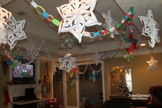 paper chains and decorating for Christmas with paper craft 3d snowflakes how to cut and hang (9).JPG