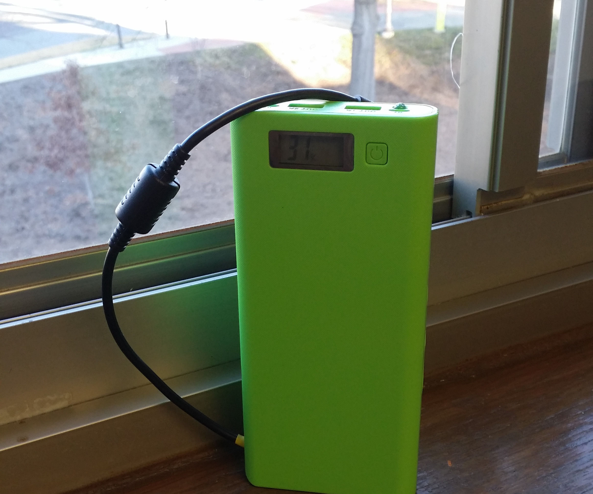Cool Compact Power Box - Smartphones and Laptops