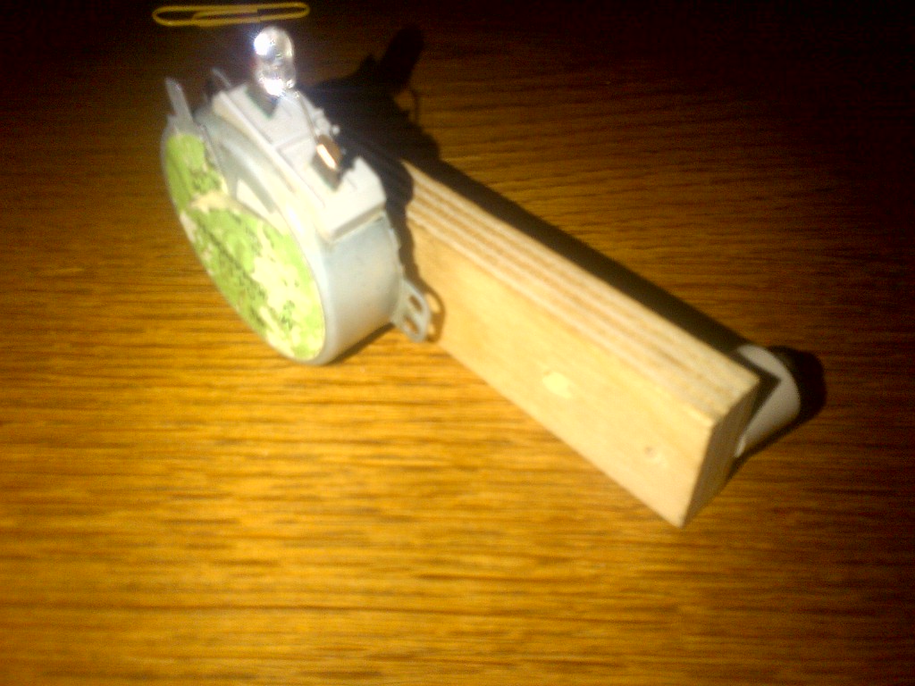 Quick flashlight of a sort or at worst quickie science project