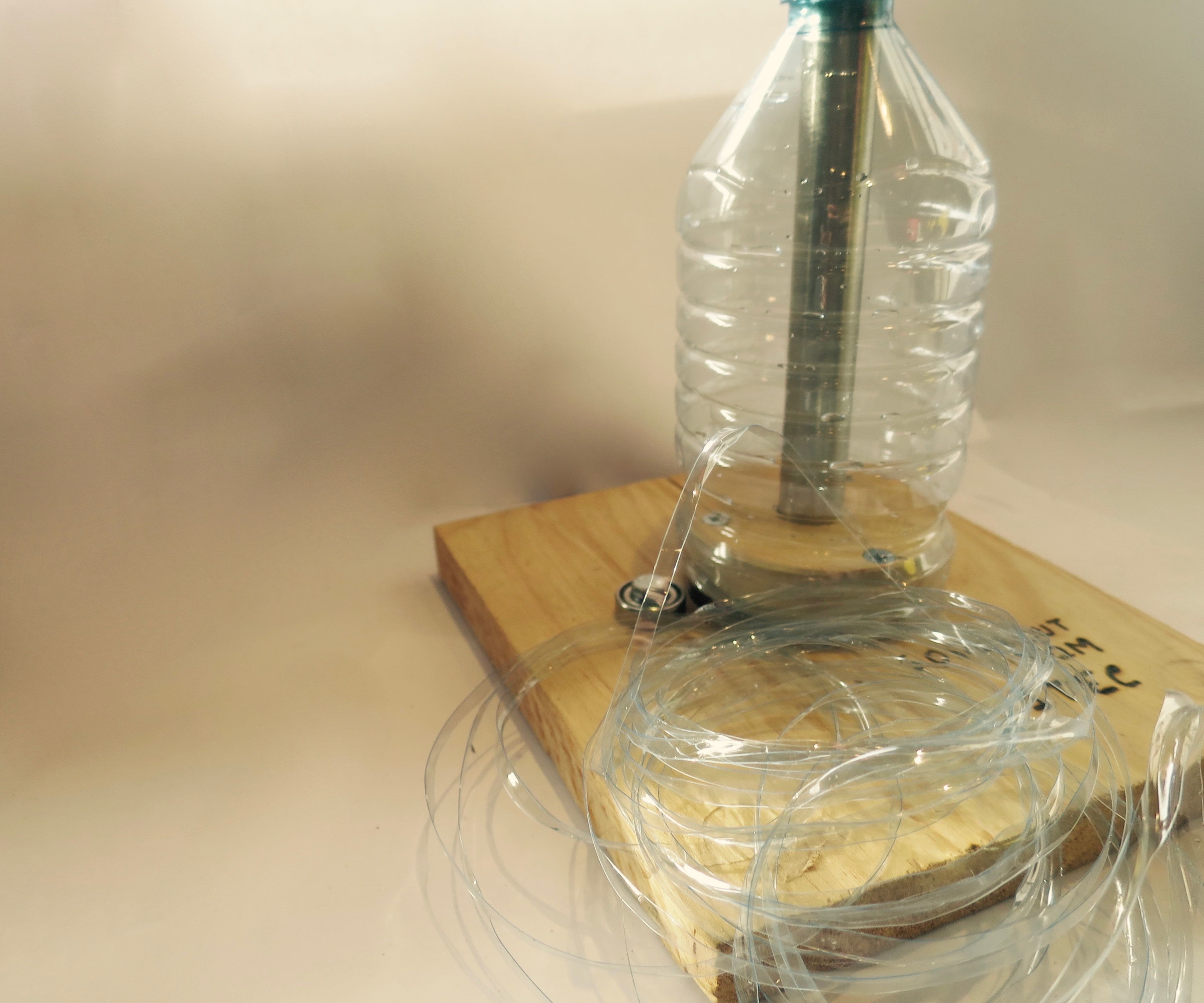 turn plastic bottles into string
