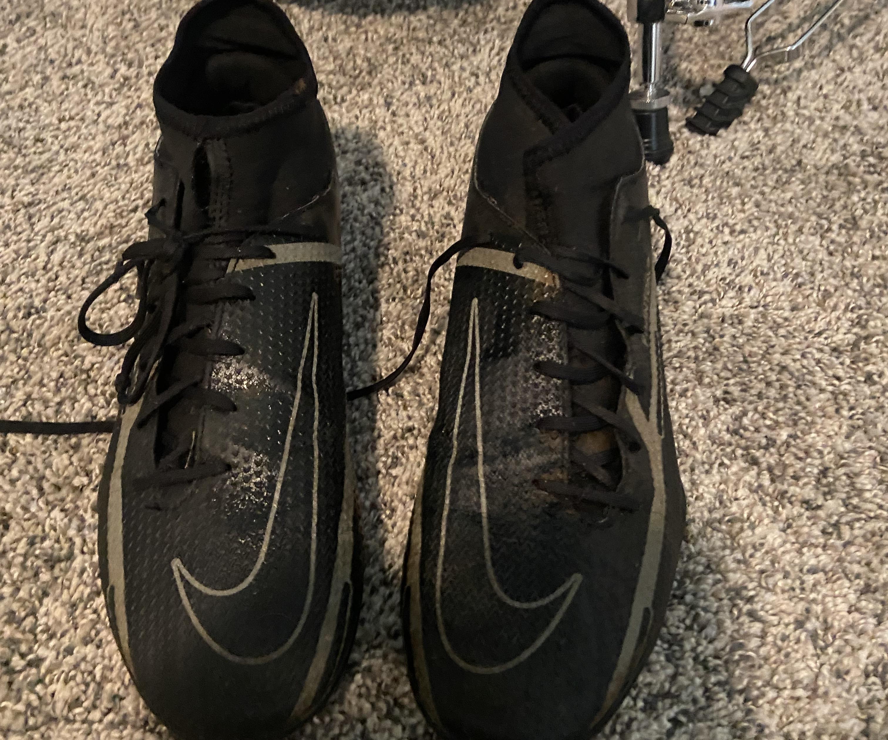 Cleats Like New