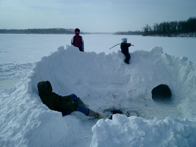 Quinzee Building