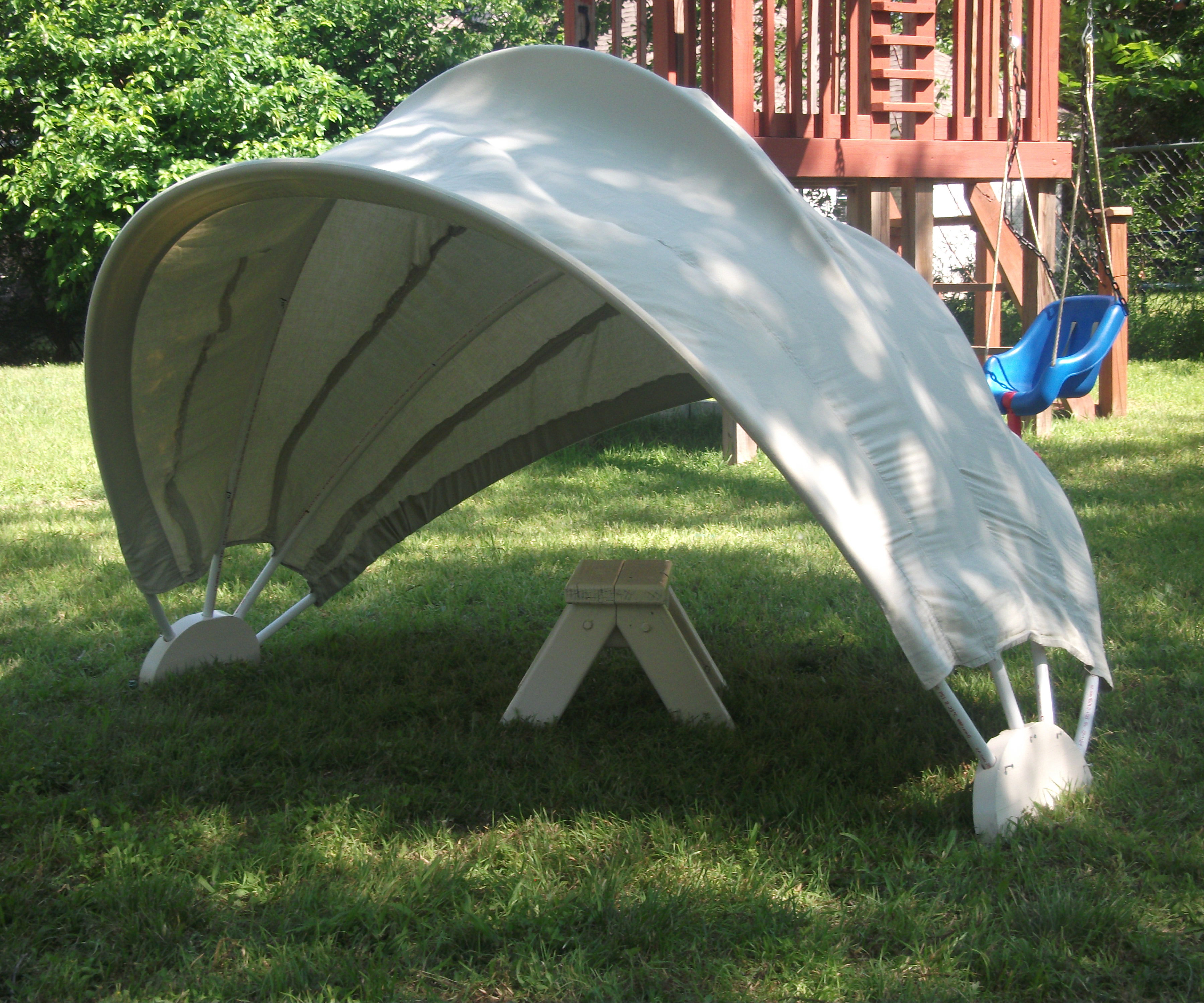 CLAMSHELL SUNSHADE