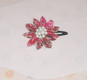 How to Make a Kanzashi (folded Fabric) Flower Pin