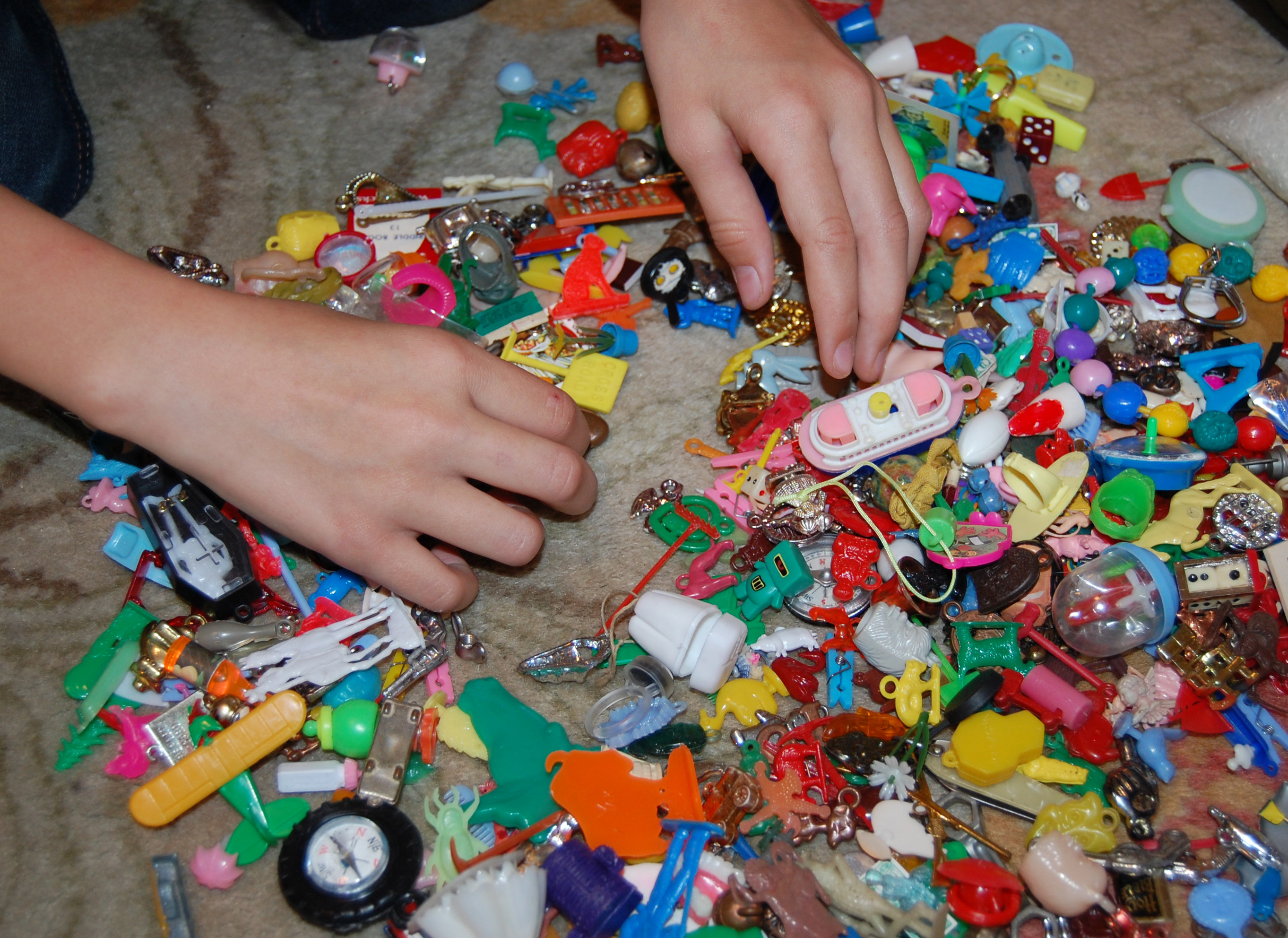 Make an I-Spy Bag for your bored kid!