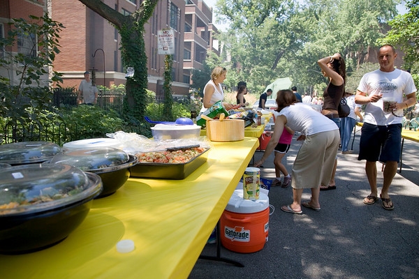 C:\Documents and Settings\HP_Owner\Desktop\Mandy's Stuff\Neighbors Project\Block Party\York pics\more potluck[1].jpg